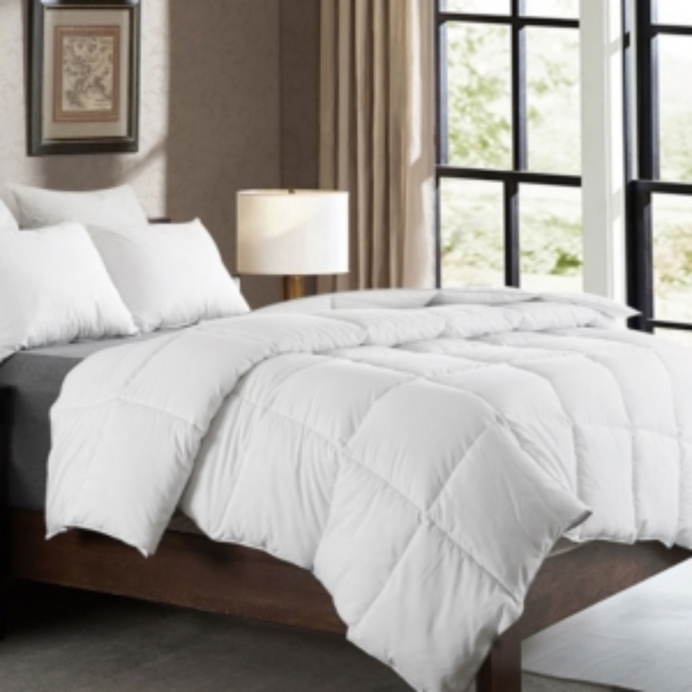 Cheer Collection Luxury All Season Down Alternative Comforter NWT